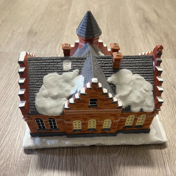 Hawthorne Village Norman Rockwell's The Town Offices - Picture 4 of 6